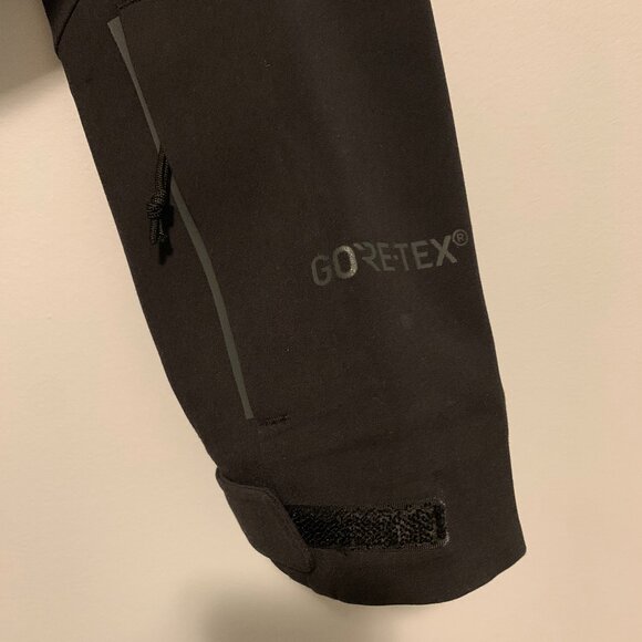 The North Face GoreTex rain jacket - Picture 6 of 7